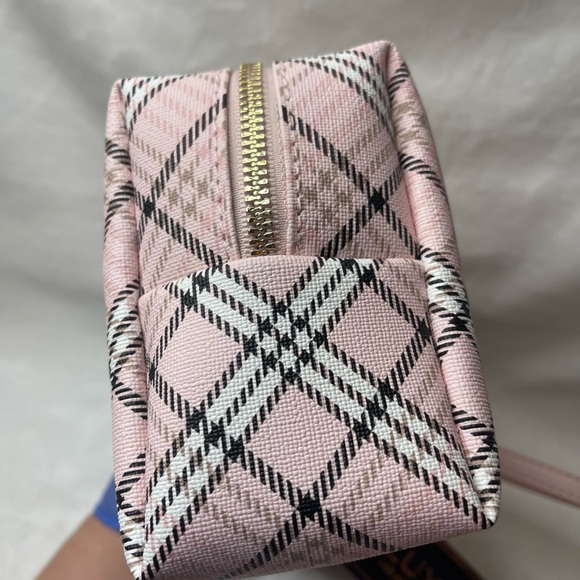 Deluxity Los Angeles pink with black and white stripes cosmetic case - Picture 3 of 5